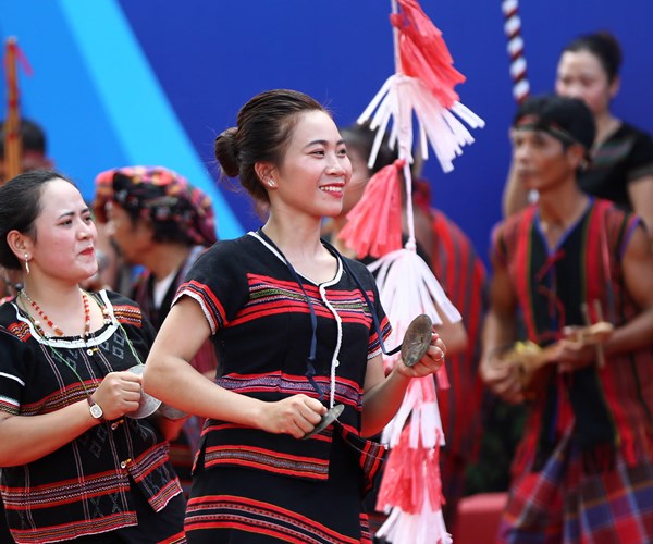 Đoàn đại biểu Việt Nam – Lào dâng hương hoa tưởng niệm các Anh hùng liệt sĩ - Anh 17