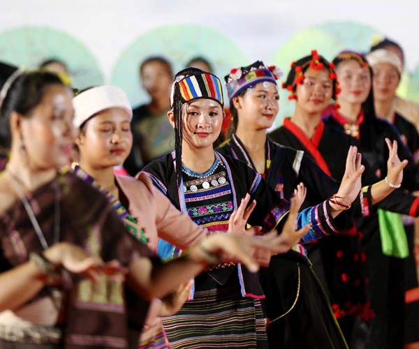 Sắt son nghĩa tình đồng bào các dân tộc vùng biên giới Việt - Lào - Anh 3
