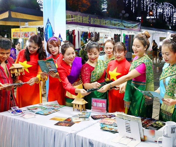 Sắt son nghĩa tình đồng bào các dân tộc vùng biên giới Việt - Lào - Anh 8