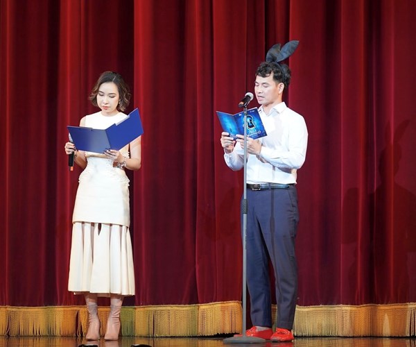Nhạc kịch Alice in Wonderland: Thay đổi để tạo sự hấp dẫn - Anh 2