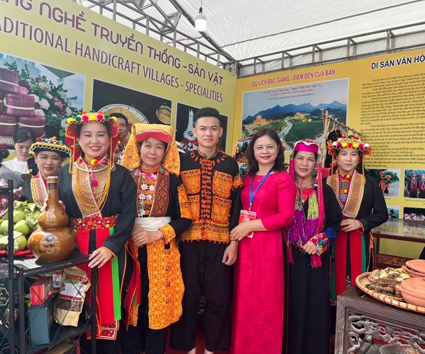 Khai mạc các hoạt động trong khuôn khổ Ngày hội Văn hoá dân tộc Dao toàn quốc lần thứ II - Anh 8