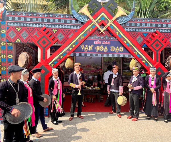 Khai mạc các hoạt động trong khuôn khổ Ngày hội Văn hoá dân tộc Dao toàn quốc lần thứ II - Anh 10