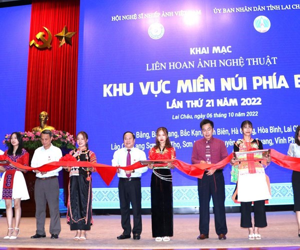 Liên hoan Ảnh nghệ thuật khu vực miền núi phía Bắc - Anh 1