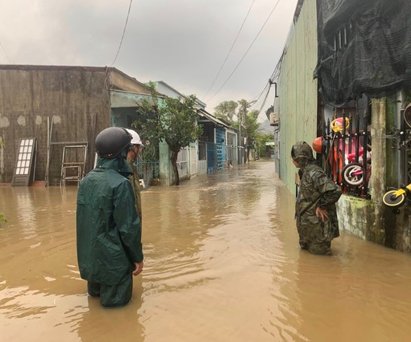 Đà Nẵng sẵn sàng phương án di chuyển người dân khi nước sông dâng cao - Anh 2