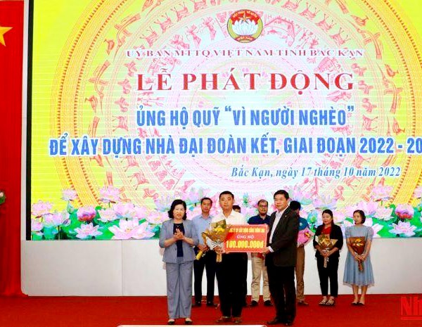 Bắc Kạn phát động ủng hộ quỹ xây nhà Đại đoàn kết - Anh 2