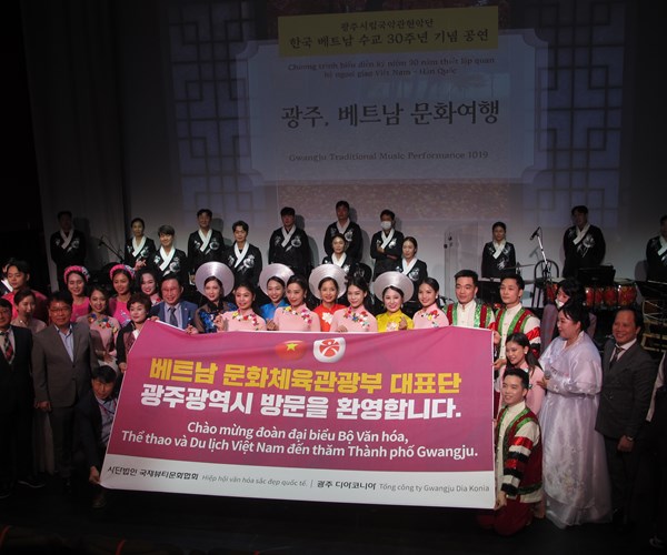 Sôi động và ấn tượng đêm giao lưu âm nhạc Việt Nam – Hàn Quốc - Anh 1