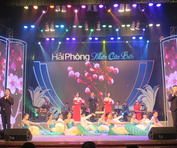 Đêm nhạc Trần Hoàn “Hải Phòng – Miền cửa biển” ra mắt khán giả - Anh 1