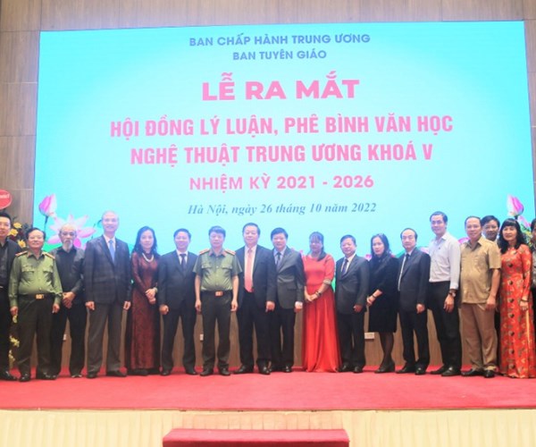 Ra mắt Hội đồng Lý luận, phê bình văn học, nghệ thuật TƯ khóa V - Anh 1