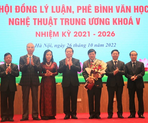 Ra mắt Hội đồng Lý luận, phê bình văn học, nghệ thuật TƯ khóa V - Anh 3