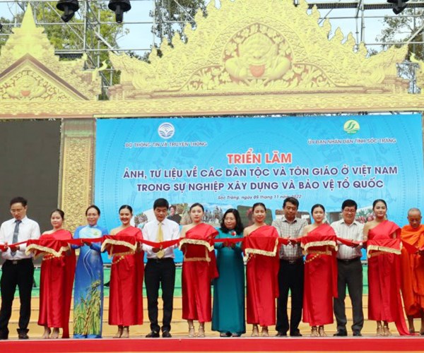Triển lãm lưu động ảnh, tư liệu tuyên truyền về dân tộc, tôn giáo - Anh 1