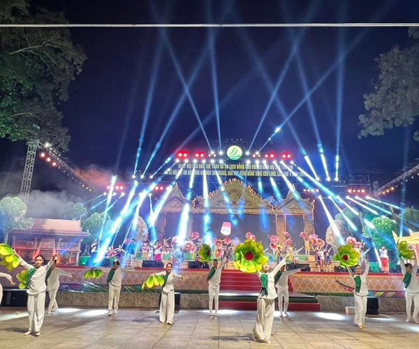 Sẵn sàng cho Lễ khai mạc Ngày hội tôn vinh bản sắc văn hóa đồng bào Khmer Nam Bộ - Anh 8
