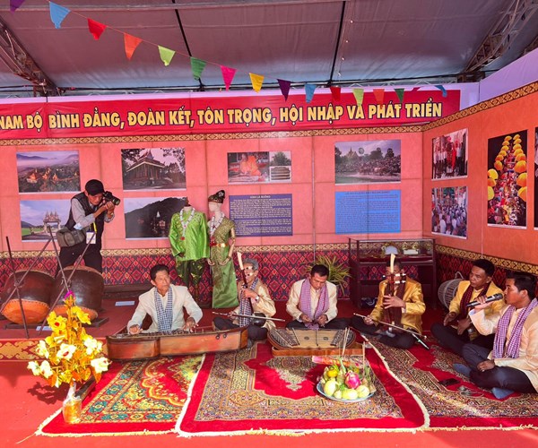 Khai mạc các hoạt động trong khuôn khổ Ngày hội VHTTDL đồng bào Khmer Nam Bộ - Anh 16