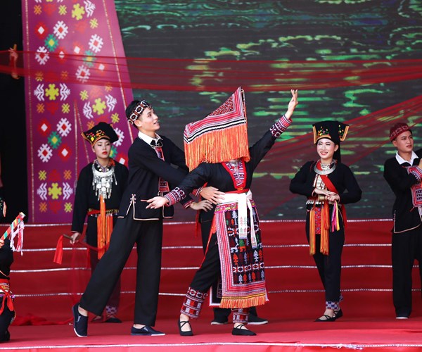 Sắp diễn ra Liên hoan trình diễn trang phục truyền thống các DTTS Việt Nam - Anh 1