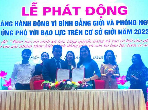 Lào Cai phát động Tháng hành động vì bình đẳng giới và ứng phó với bạo lực - Anh 1