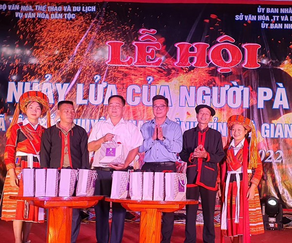 Lễ hội nhảy lửa- nét văn hóa đặc sắc của người Pà Thẻn - Anh 9