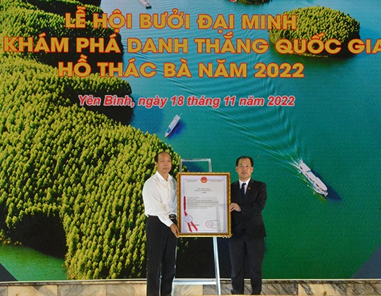Lễ hội bưởi Đại Minh và khám phá danh thắng quốc gia hồ Thác Bà - Anh 4