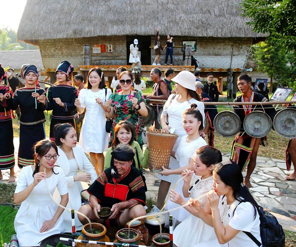 Le mung lua moi - ton vinh net dep truyen thong cua nguoi Gia Rai - Anh 14