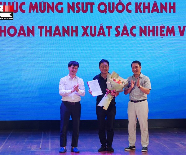 “Ngọc Hoàng” Quốc Khánh nhận quyết định nghỉ hưu - Anh 1