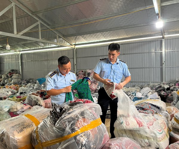 Cao điểm chống buôn lậu, gian lận thương mại và hàng giả dịp Tết Nguyên đán - Anh 1
