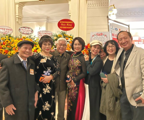 Xứng đáng là cánh chim đầu đàn của sân khấu cách mạng Việt Nam - Anh 7