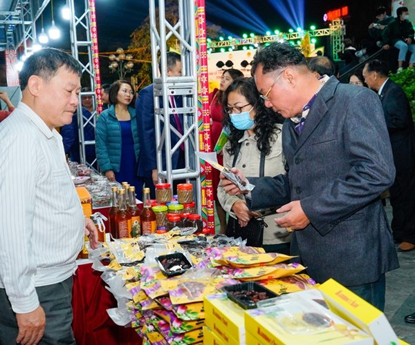Sơn La quảng bá sản phẩm nông nghiệp gắn kết du lịch tại Hải Phòng - Anh 2