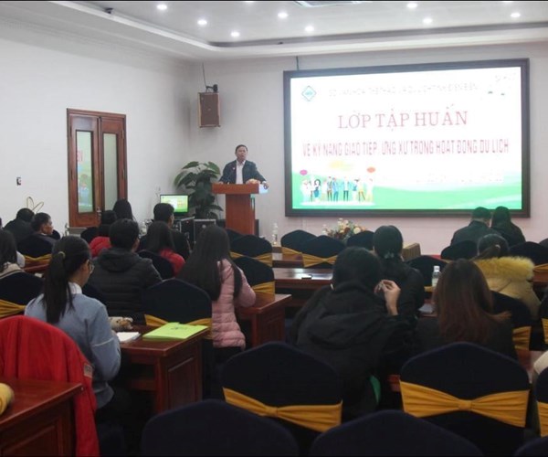 Điện Biên: Nâng cao kỹ năng giao tiếp, ứng xử trong hoạt động du lịch - Anh 1