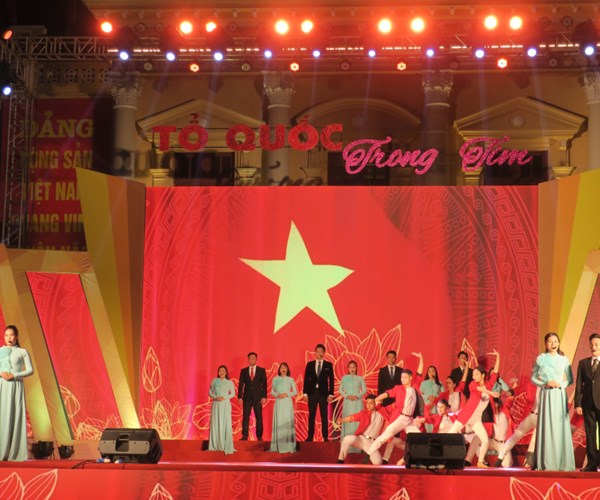 Chương trình nghệ thuật “Tổ quốc trong tim” tri ân các thế hệ đi trước - Anh 1