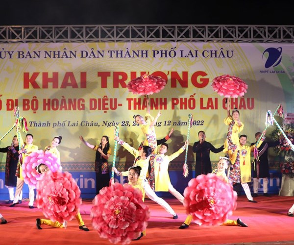 Phố đi bộ Hoàng Diệu- điểm nhấn độc đáo thu hút du khách đến Lai Châu - Anh 4