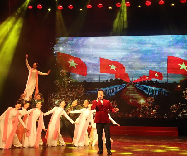 Tặng thưởng các tác phẩm lý luận, phê bình văn học, nghệ thuật xuất bản năm 2021 - Anh 7