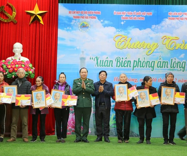 BĐBP Hải Phòng tổ chức Chương trình “Xuân Biên phòng ấm lòng dân biển” - Anh 1