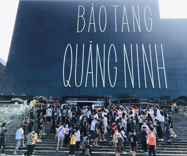Quảng Ninh đón 106 nghìn lượt khách du lịch dịp đầu năm - Anh 1