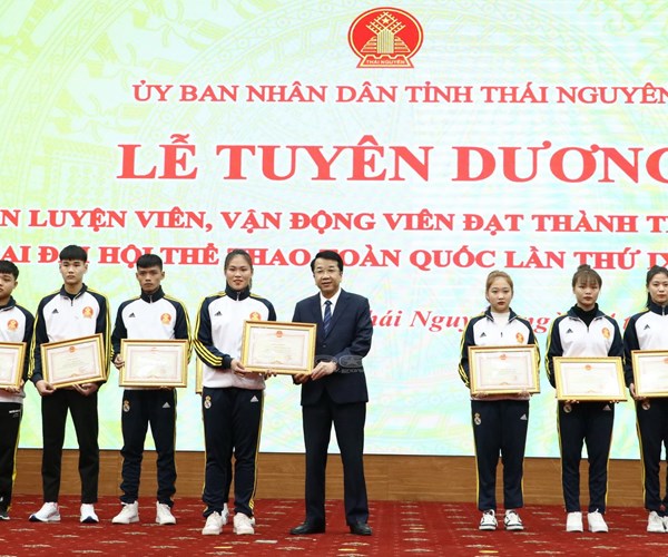Thái Nguyên tuyên dương các HLV, VĐV đạt thành tích xuất sắc - Anh 1