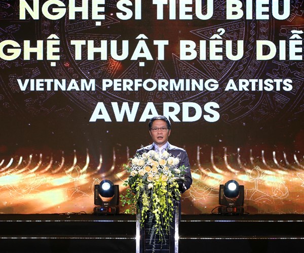 Vinh danh các nghệ sĩ tiêu biểu lĩnh vực nghệ thuật biểu diễn năm 2022: Trang trọng và xúc động - Anh 2