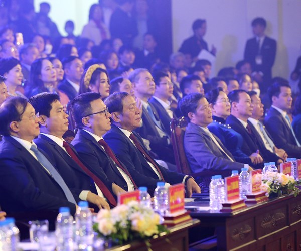 Vinh danh các nghệ sĩ tiêu biểu lĩnh vực nghệ thuật biểu diễn năm 2022: Trang trọng và xúc động - Anh 12