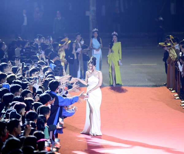 Vinh danh các nghệ sĩ tiêu biểu lĩnh vực nghệ thuật biểu diễn năm 2022: Trang trọng và xúc động - Anh 16