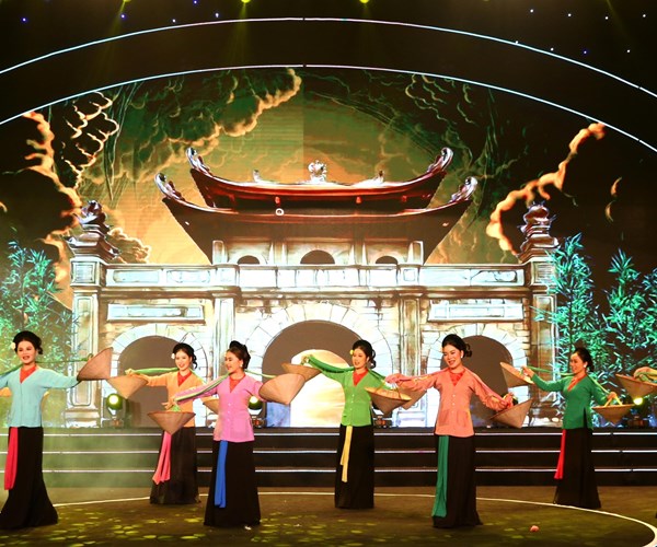 Vinh danh các nghệ sĩ tiêu biểu lĩnh vực nghệ thuật biểu diễn năm 2022: Trang trọng và xúc động - Anh 14