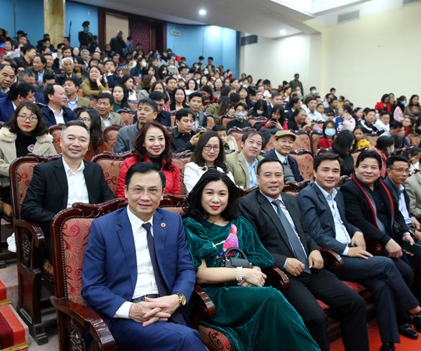 Vinh danh các nghệ sĩ tiêu biểu lĩnh vực nghệ thuật biểu diễn năm 2022: Trang trọng và xúc động - Anh 13