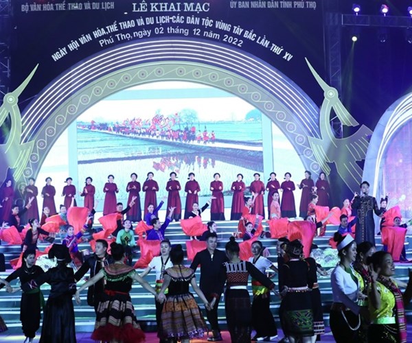 Phú Thọ phát triển văn hóa, con người đậm đà bản sắc vùng Đất Tổ - Anh 3