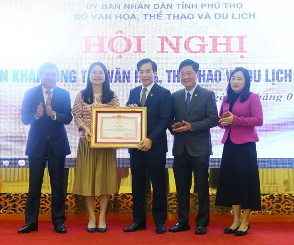 Phú Thọ phát triển văn hóa, con người đậm đà bản sắc vùng Đất Tổ - Anh 2