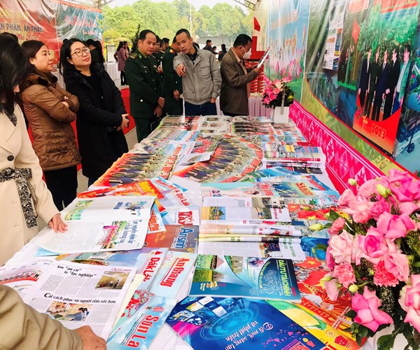 Điện Biên khai mạc Hội báo xuân Quý Mão 2023 - Anh 1