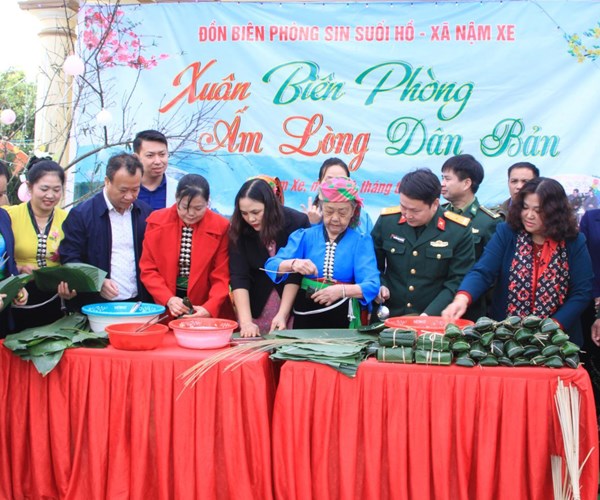 “Xuân biên phòng ấm lòng dân bản” ở xã vùng cao Phong Thổ, Lai Châu - Anh 4