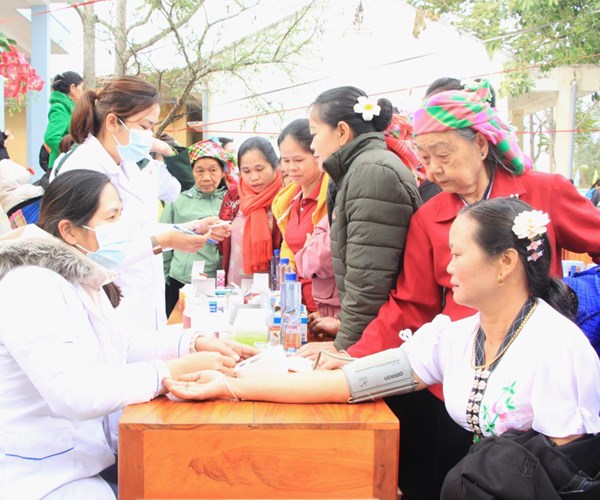 “Xuân biên phòng ấm lòng dân bản” ở xã vùng cao Phong Thổ, Lai Châu - Anh 3