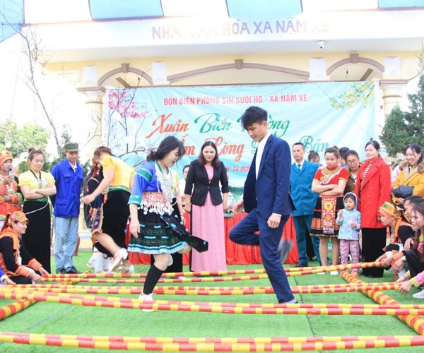 “Xuân biên phòng ấm lòng dân bản” ở xã vùng cao Phong Thổ, Lai Châu - Anh 7