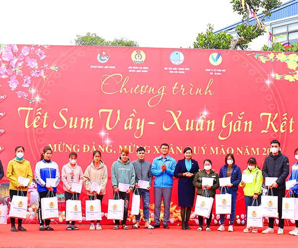“Tết sum vầy - Xuân gắn kết” cho lao động khó khăn ở Bắc Giang - Anh 1