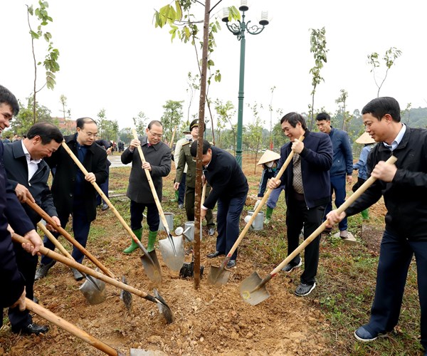 Phú Thọ phát động Tết trồng cây “Đời đời nhớ ơn Bác Hồ” Xuân Quý Mão - Anh 1
