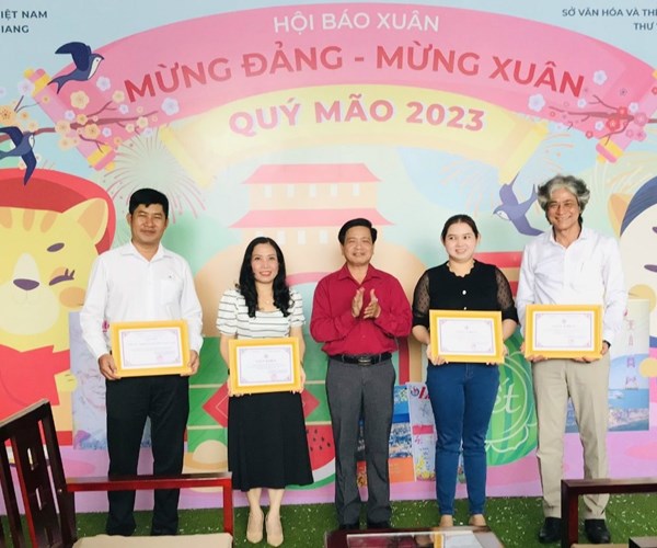 Hội Báo Xuân Kiên Giang thu hút trên 2000 lượt người tham dự - Anh 1