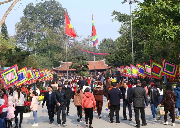 Lễ dâng hương tưởng nhớ, tri ân công đức Tổ Mẫu Âu Cơ - Anh 4