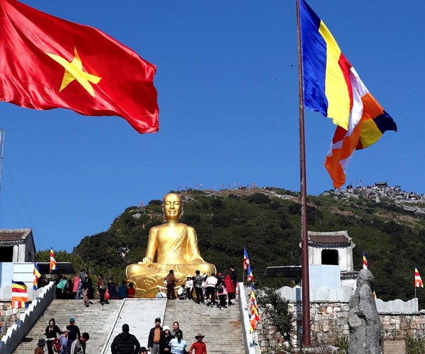 Du khach thanh thoi trong ngay khai hoi Xuan Yen Tu 2023 - Anh 16
