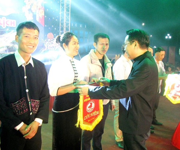 Vui Xuân cùng đồng bào các dân tộc nơi biên cương Nậm Nhùn - Anh 13