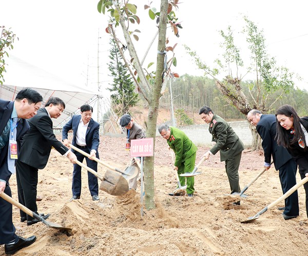 Bắc Giang khai hội Xuân đền Thần Nông và phát động Tết trồng cây - Anh 2